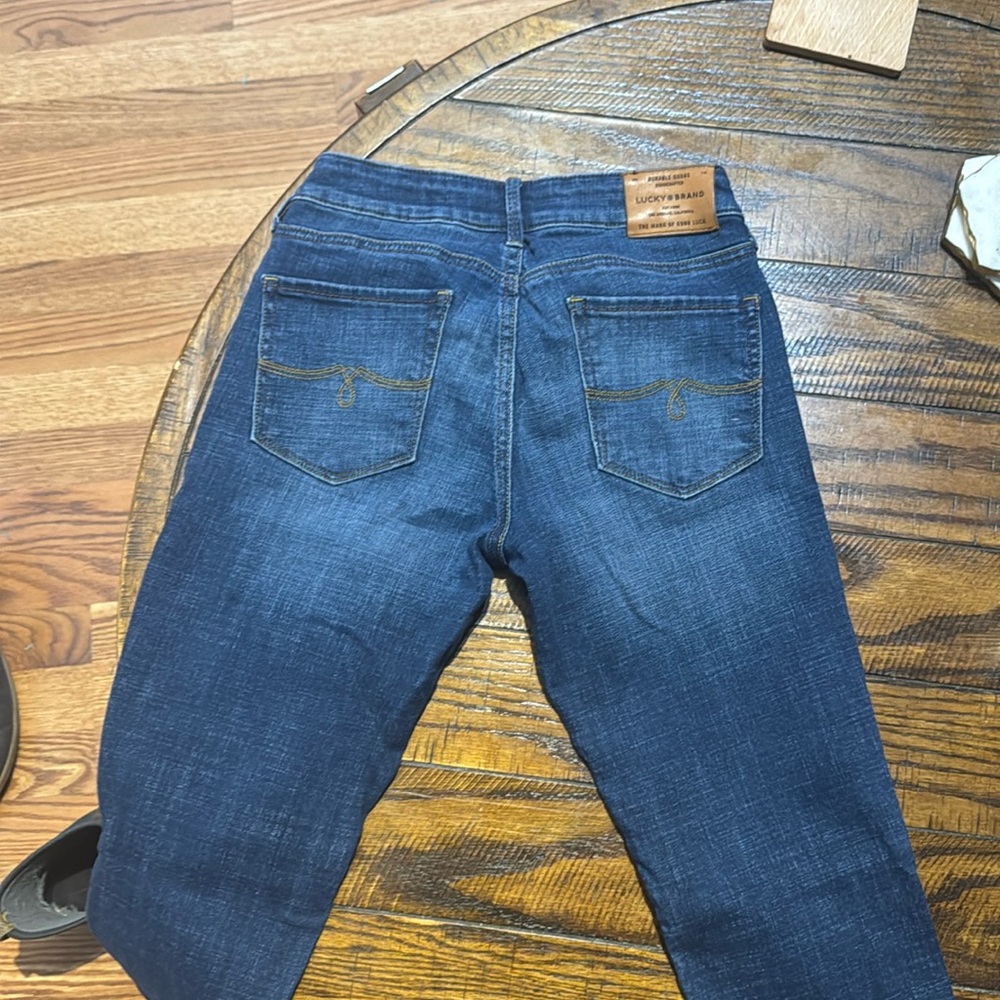 Lucky brand jeans size 0 (25). In great condition. Style: Lolita skinny
